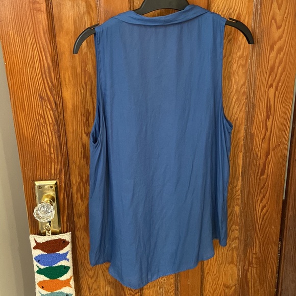 Blue tank blouse - Picture 3 of 3